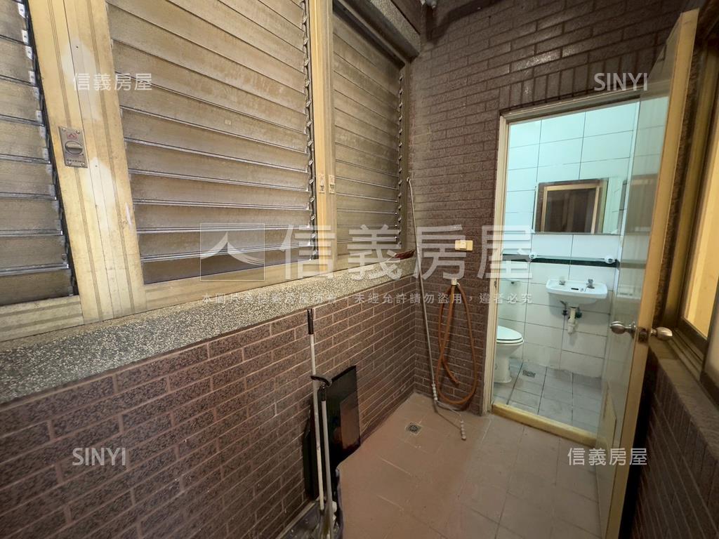 文山特區閃亮亮金店面房屋室內格局與周邊環境