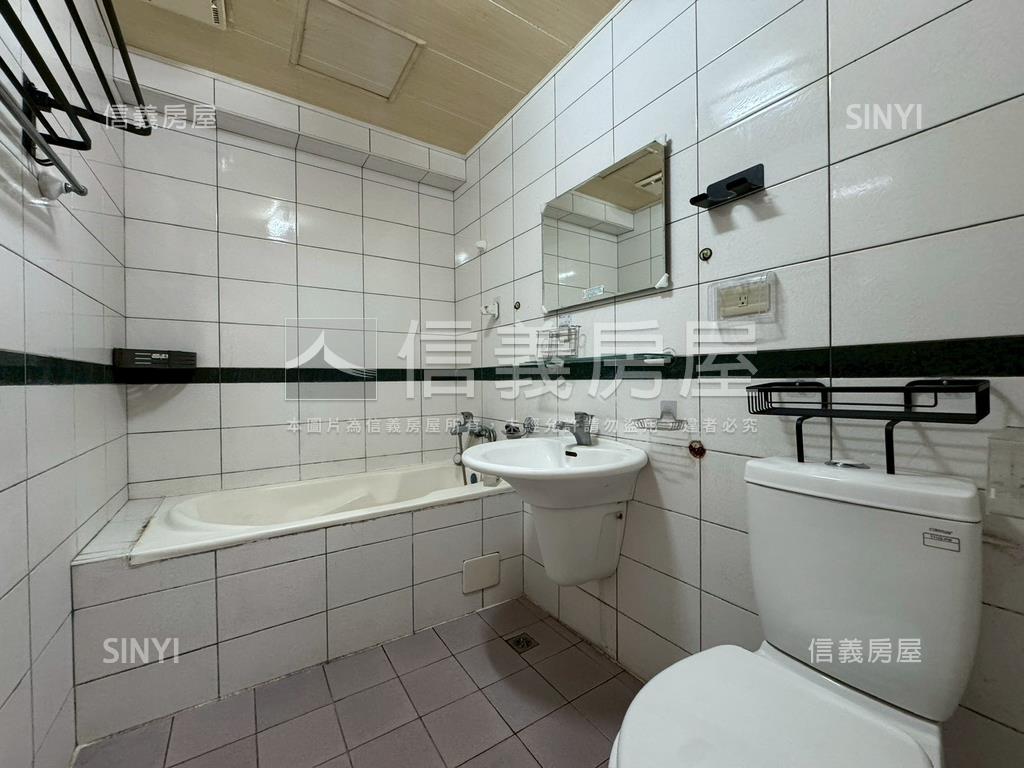 文山特區閃亮亮金店面房屋室內格局與周邊環境