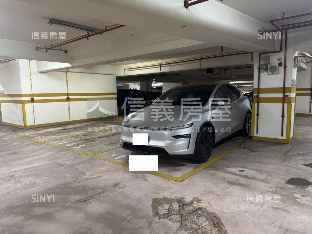 三軍總醫院旁稀有店面房屋室內格局與周邊環境