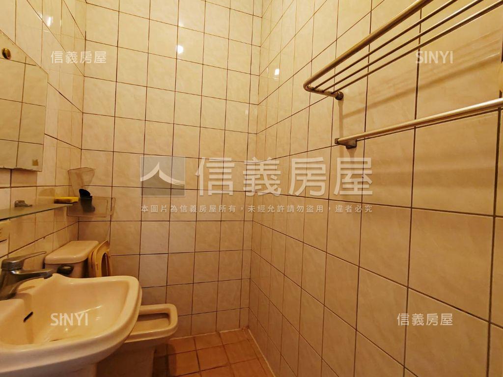 復興路稀有三層樓店附車位房屋室內格局與周邊環境