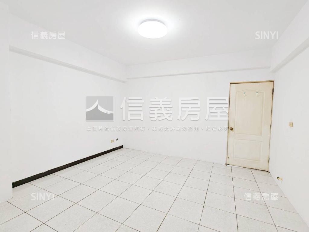 復興路稀有三層樓店附車位房屋室內格局與周邊環境