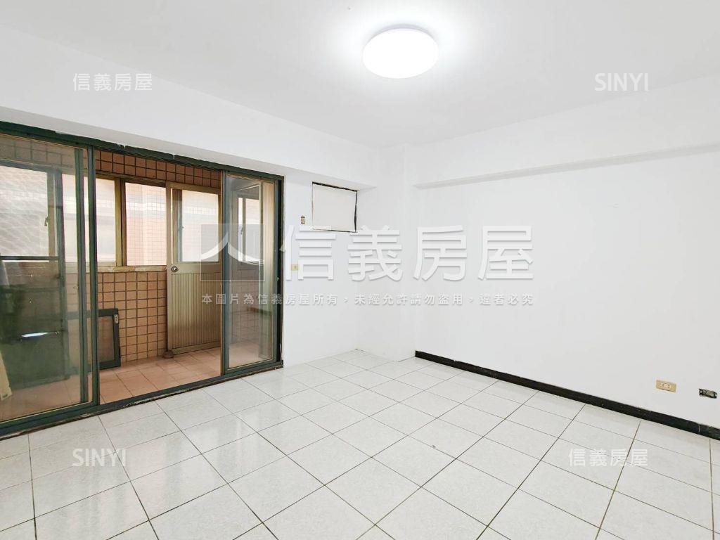 復興路稀有三層樓店附車位房屋室內格局與周邊環境