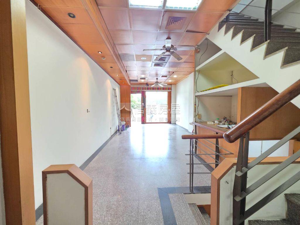 七期市政路黃金透天店面房屋室內格局與周邊環境