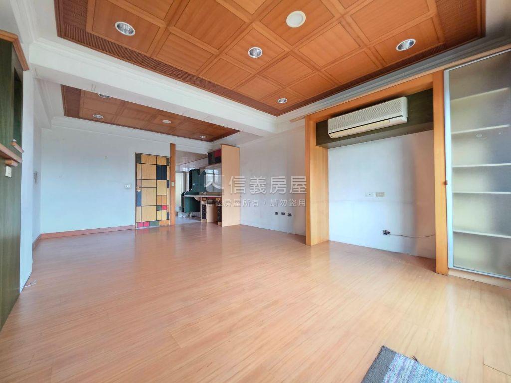 七期市政路黃金透天店面房屋室內格局與周邊環境