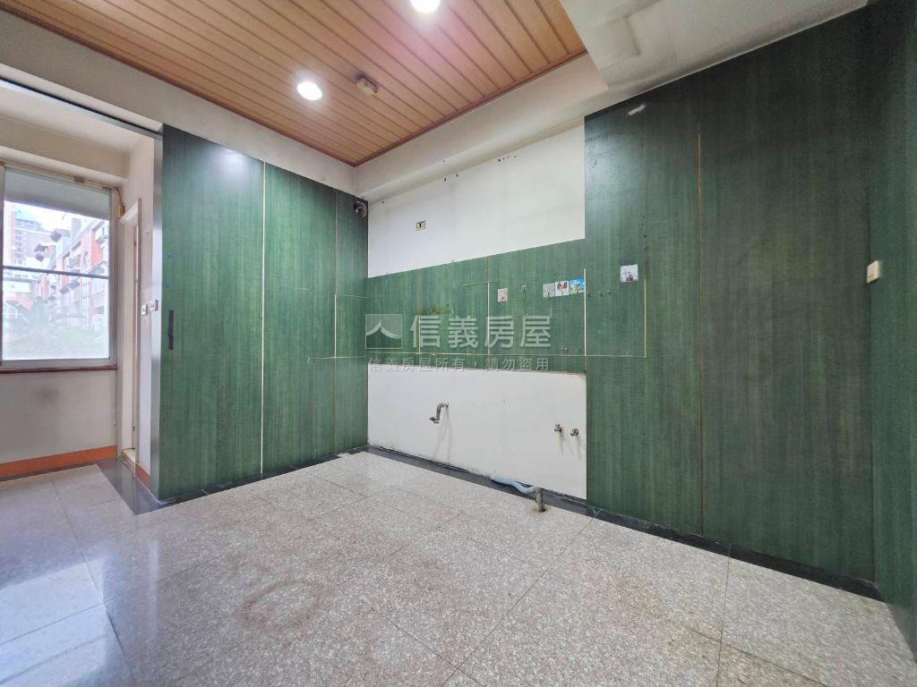 七期市政路黃金透天店面房屋室內格局與周邊環境
