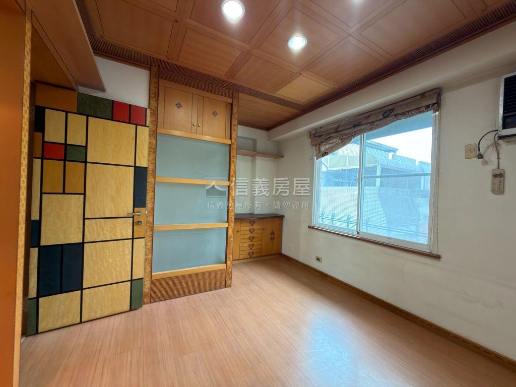 七期市政路黃金透天店面房屋室內格局與周邊環境