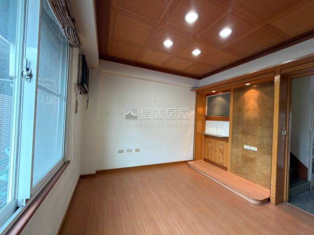 七期市政路黃金透天店面房屋室內格局與周邊環境