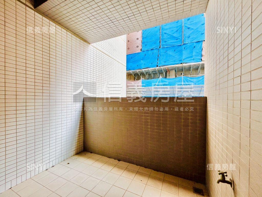 百達富裔裝潢秋紅谷視野房屋室內格局與周邊環境