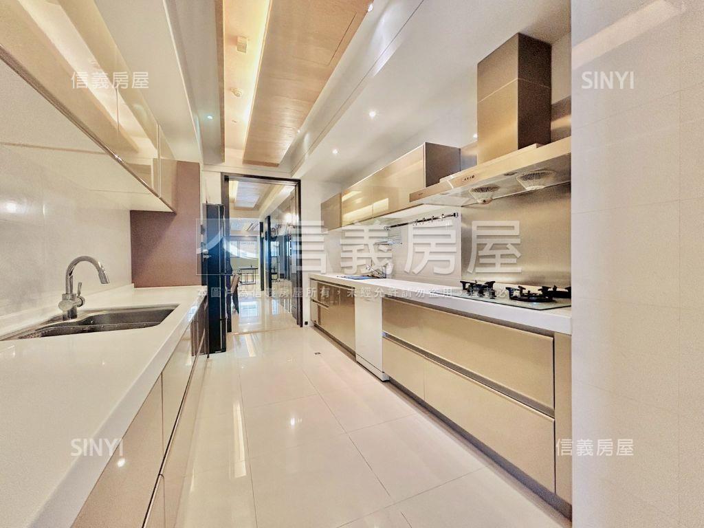 百達富裔裝潢秋紅谷視野房屋室內格局與周邊環境