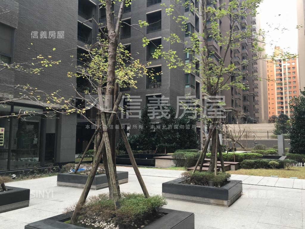 中科藍海頂樓帝王戶雙車位房屋室內格局與周邊環境