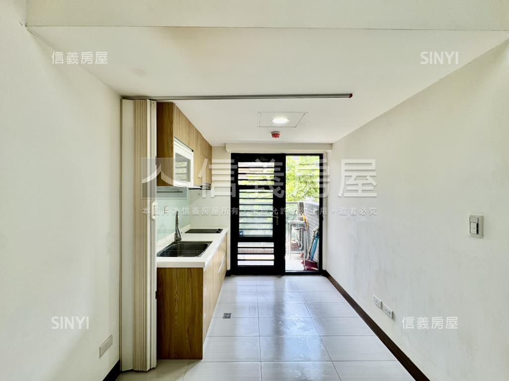 斯文首善兩面採光挑高坡平房屋室內格局與周邊環境