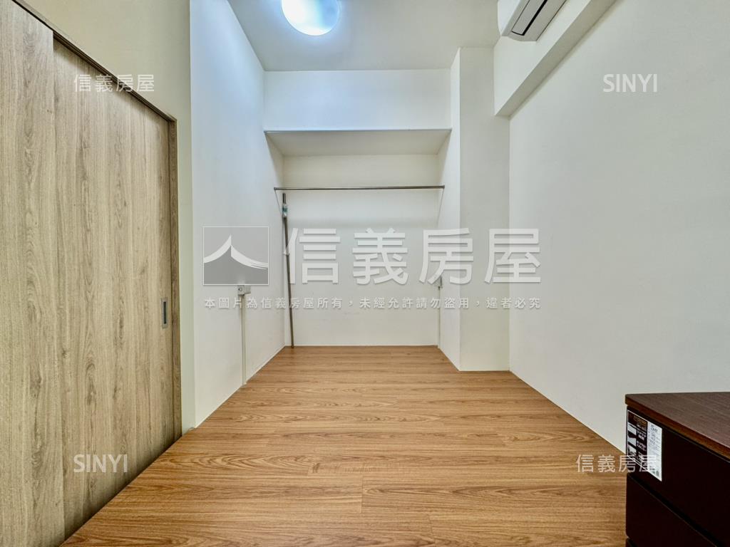 斯文首善兩面採光挑高坡平房屋室內格局與周邊環境