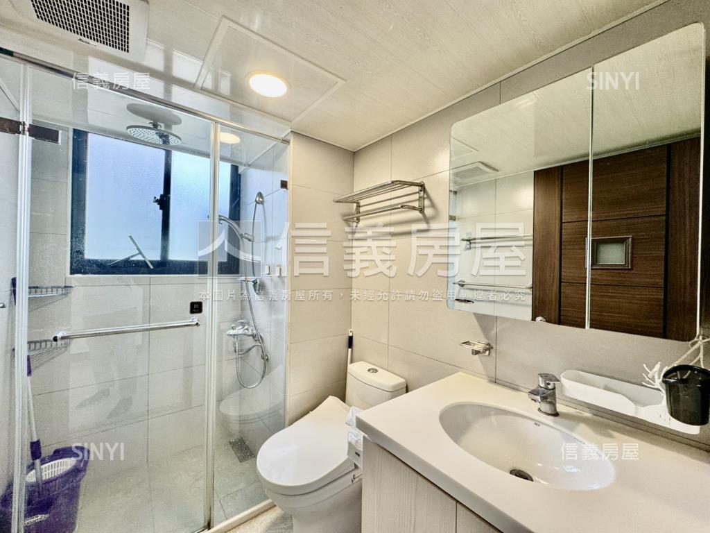 斯文首善兩面採光挑高坡平房屋室內格局與周邊環境