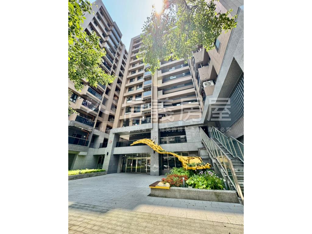 斯文首善兩面採光挑高坡平房屋室內格局與周邊環境