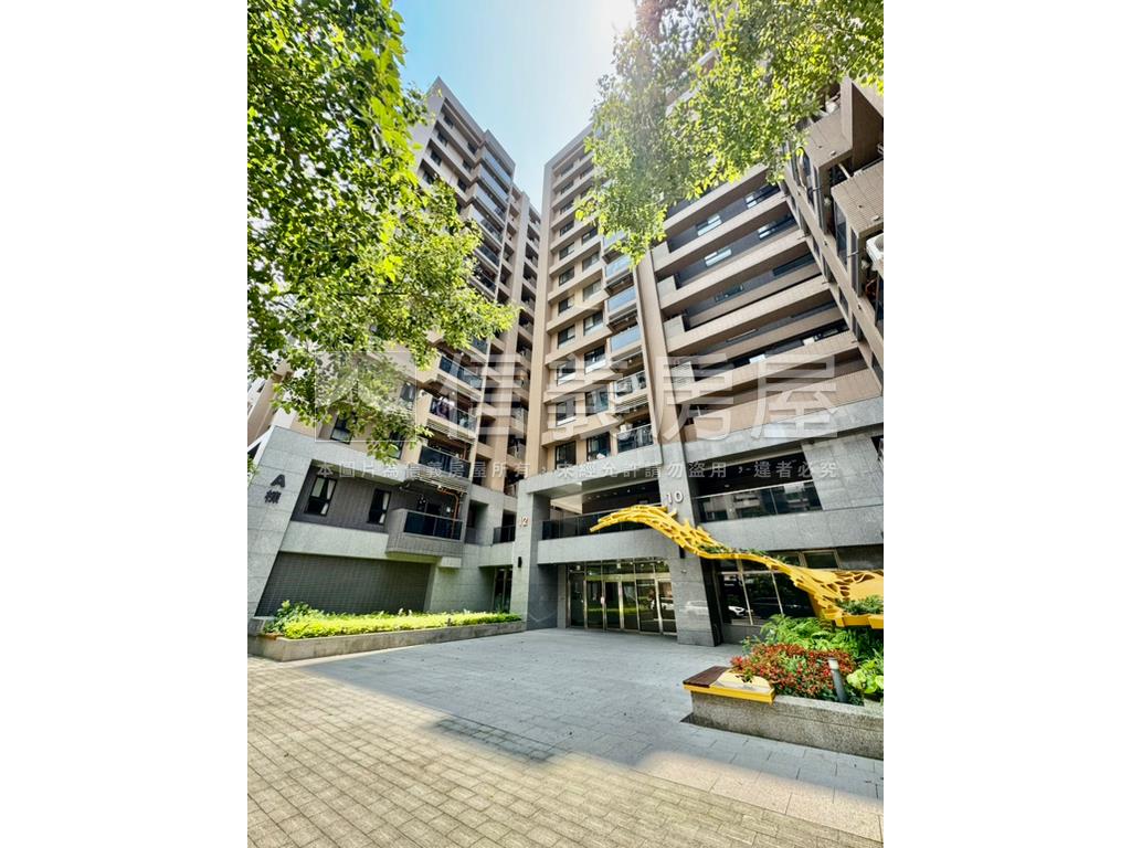 斯文首善兩面採光挑高坡平房屋室內格局與周邊環境