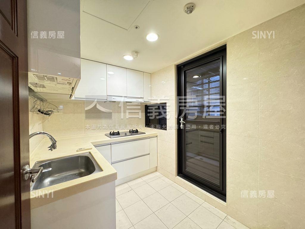 店長推薦一品苑電梯三房房屋室內格局與周邊環境