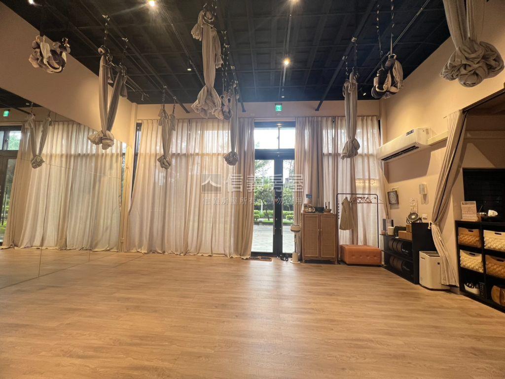 烏日高鐵特區挑高樓店房屋室內格局與周邊環境