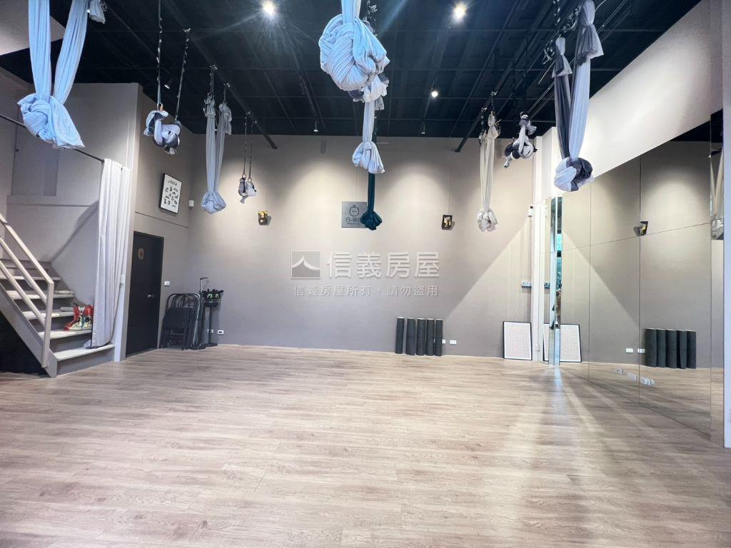 烏日高鐵特區挑高樓店房屋室內格局與周邊環境