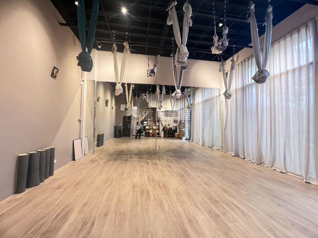 烏日高鐵特區挑高樓店房屋室內格局與周邊環境