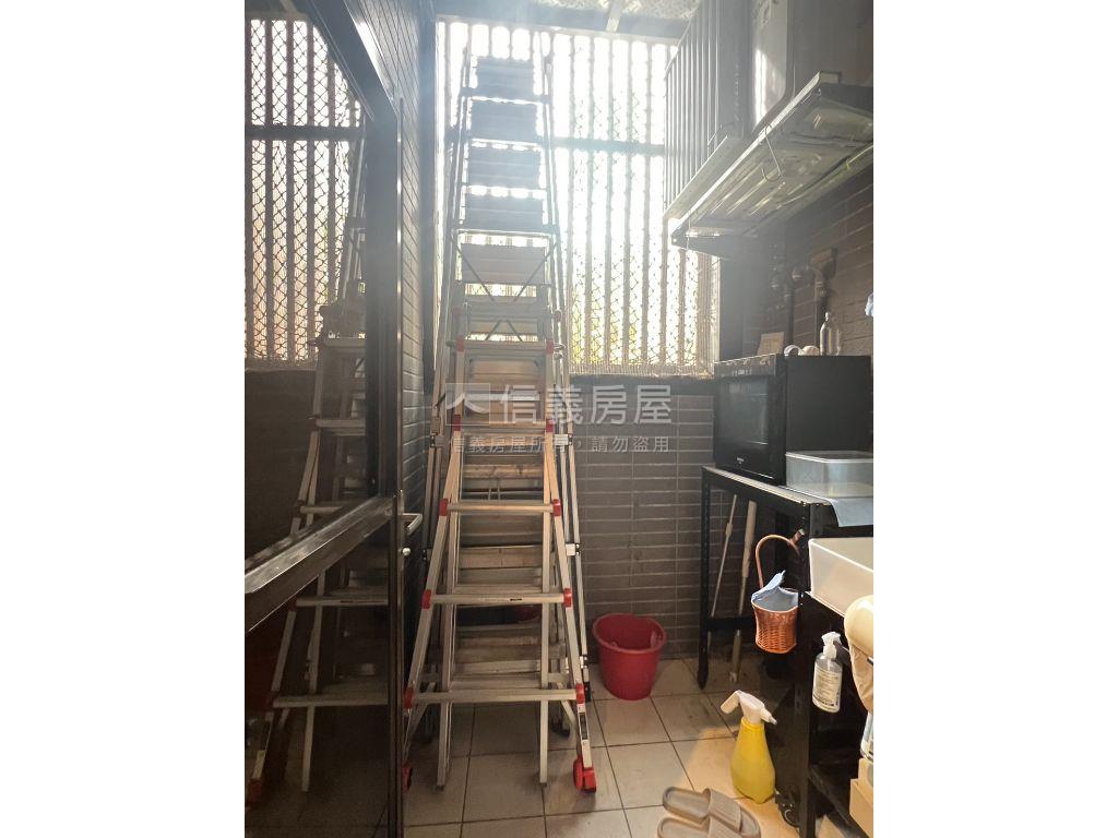 烏日高鐵特區挑高樓店房屋室內格局與周邊環境