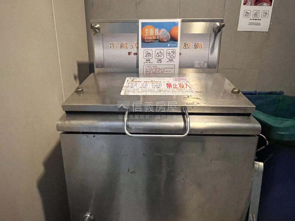 烏日高鐵特區挑高樓店房屋室內格局與周邊環境