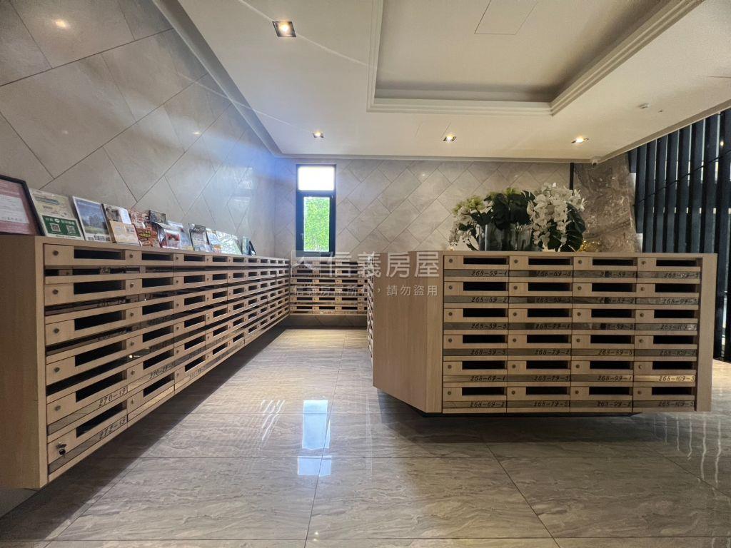 烏日高鐵特區挑高樓店房屋室內格局與周邊環境