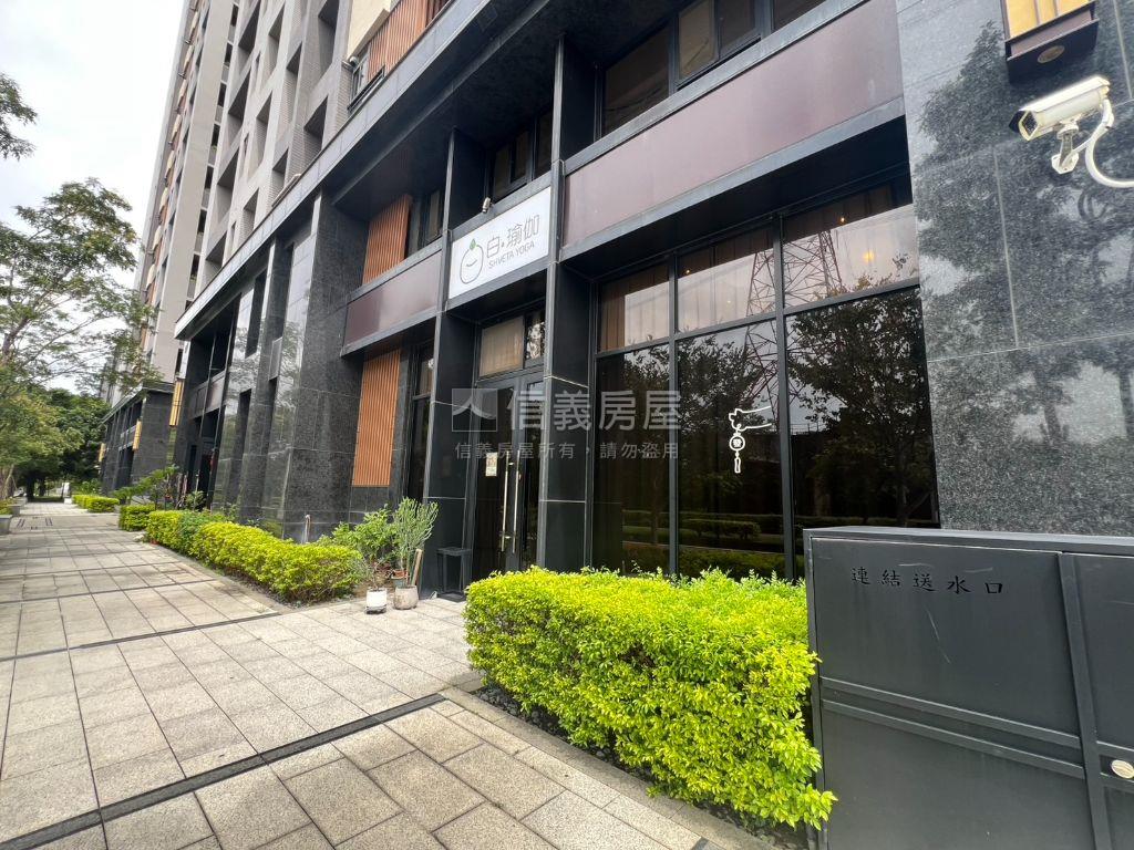 烏日高鐵特區挑高樓店房屋室內格局與周邊環境