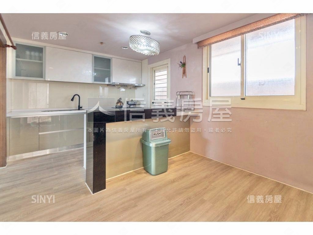 西屯帝王露臺戶❤兩房車位房屋室內格局與周邊環境