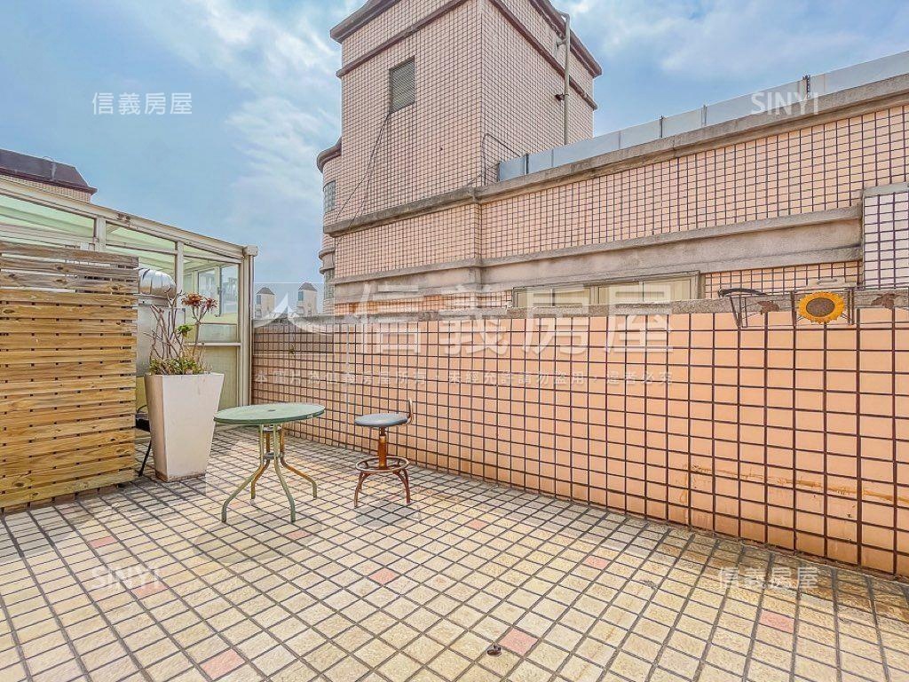 西屯帝王露臺戶❤兩房車位房屋室內格局與周邊環境
