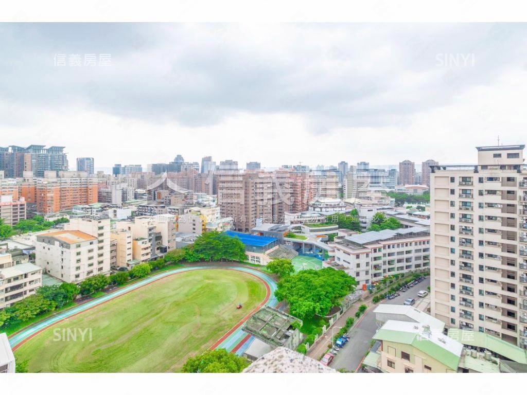 西屯帝王露臺戶❤兩房車位房屋室內格局與周邊環境