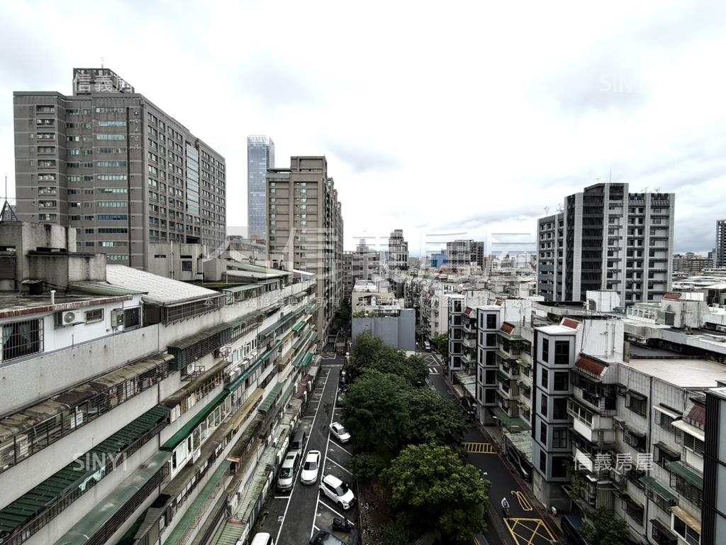ＥＡＴ國際館邊間附車位房屋室內格局與周邊環境