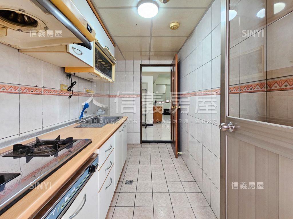 近未來體育園區智慧家三房房屋室內格局與周邊環境