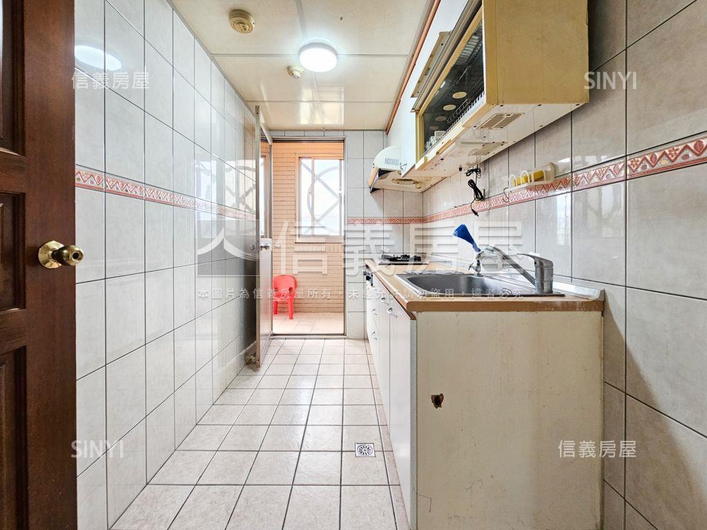 近未來體育園區智慧家三房房屋室內格局與周邊環境