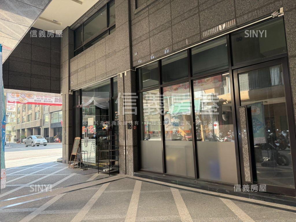 Ｒ１５黃金三角窗店面房屋室內格局與周邊環境