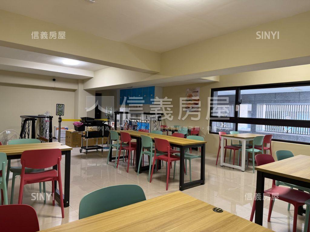 Ｒ１５黃金三角窗店面房屋室內格局與周邊環境
