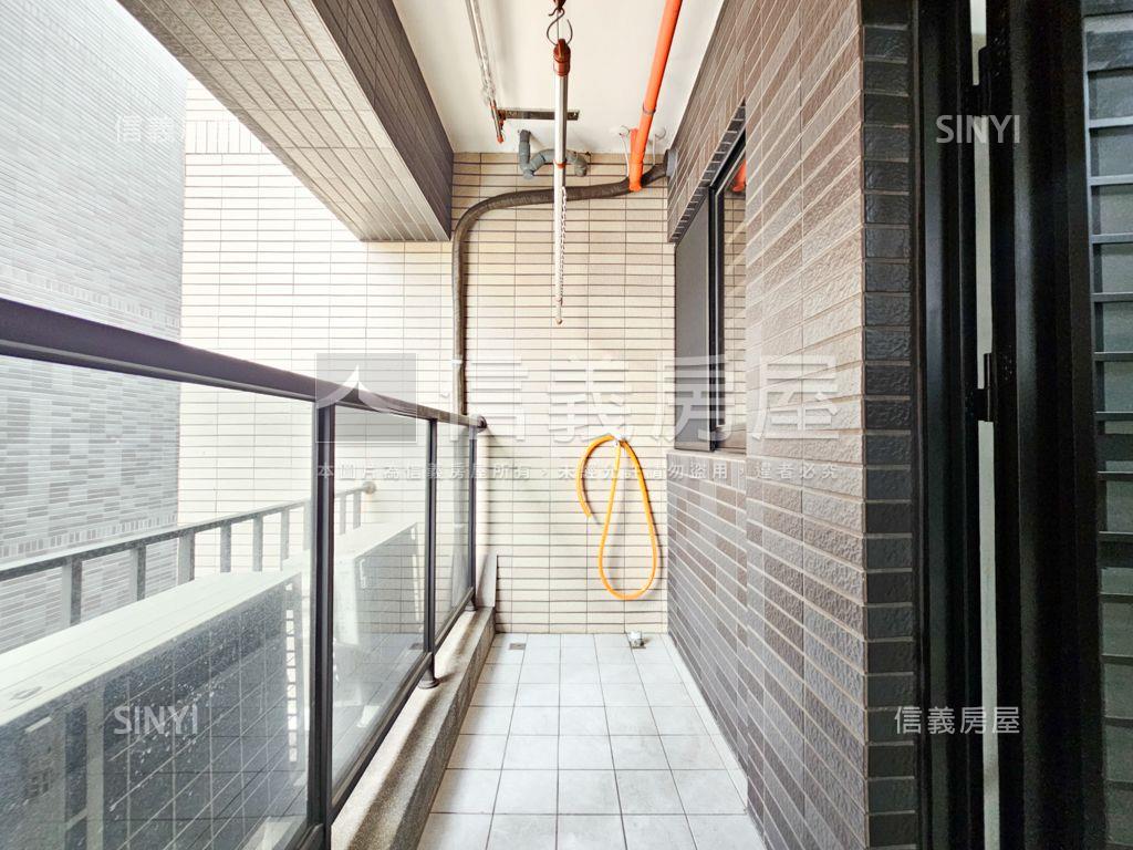 首綻全新智能裝潢美屋房屋室內格局與周邊環境