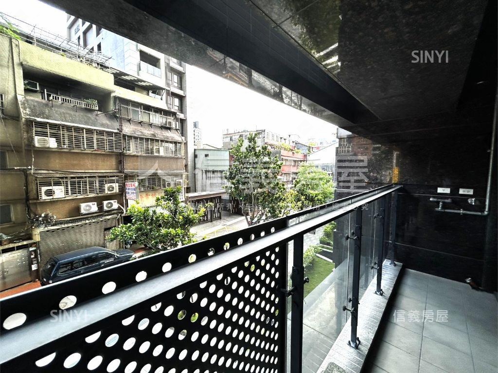 一、二樓前草景可住可辦房屋室內格局與周邊環境