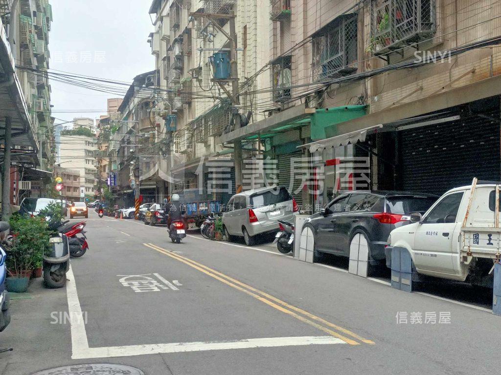 新板微風優美店辨房屋室內格局與周邊環境
