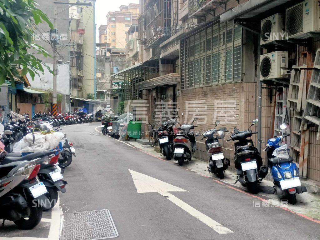 新板微風優美店辨房屋室內格局與周邊環境