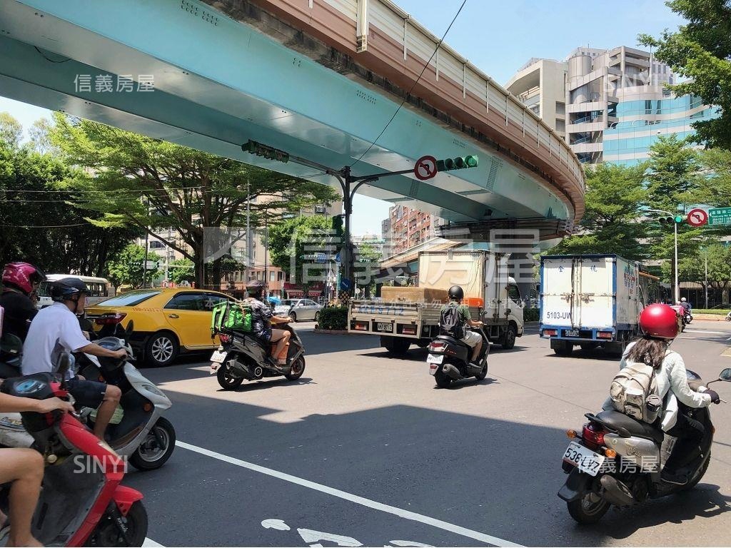 捷運三角窗金店面房屋室內格局與周邊環境