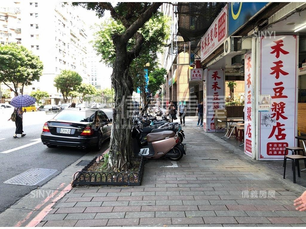 捷運三角窗連鎖店面房屋室內格局與周邊環境