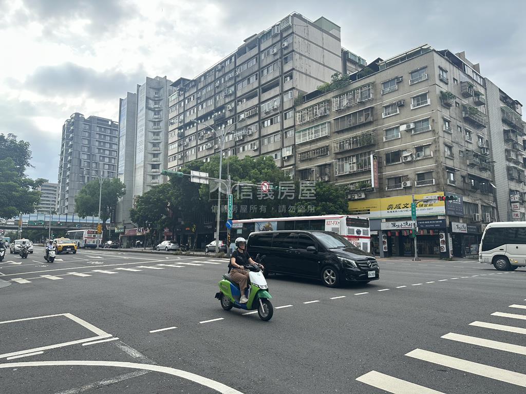 中山國小辦公室房屋室內格局與周邊環境