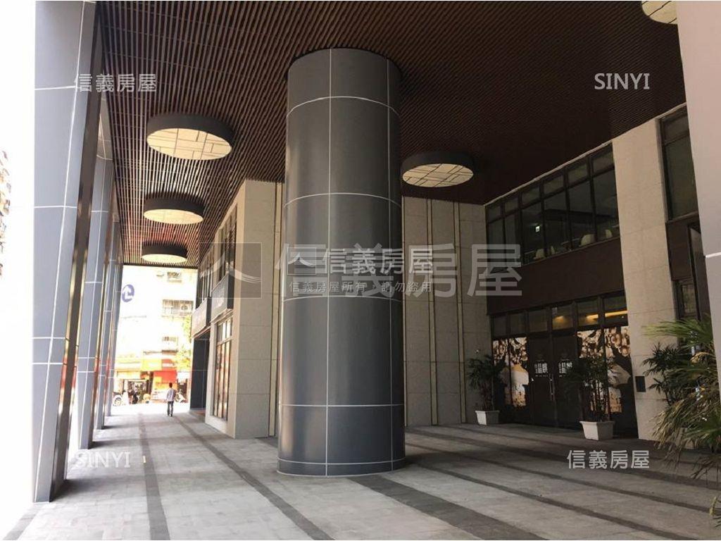 晶麒高樓２房附坡平車位房屋室內格局與周邊環境