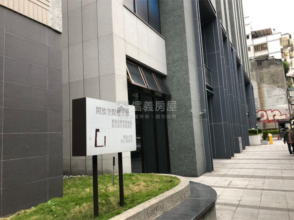 晶麒高樓２房附坡平車位房屋室內格局與周邊環境