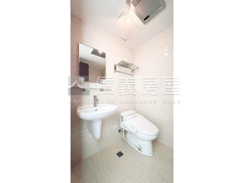 稀。邊間前後陽台三房車位房屋室內格局與周邊環境