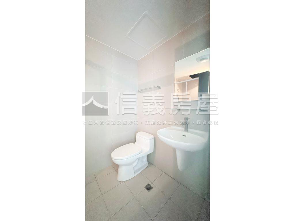 稀。邊間前後陽台三房車位房屋室內格局與周邊環境