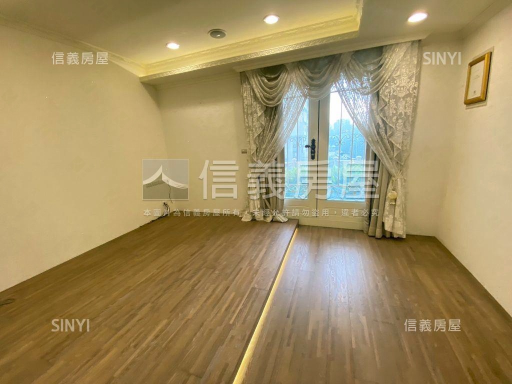 近文心中清捷運十四期角墅房屋室內格局與周邊環境