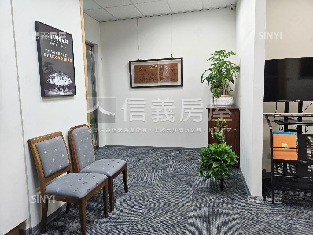 獨賣捷運辦公高樓美景露台房屋室內格局與周邊環境