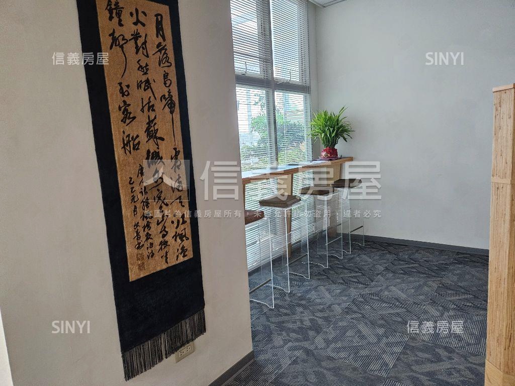 獨賣捷運辦公高樓美景露台房屋室內格局與周邊環境