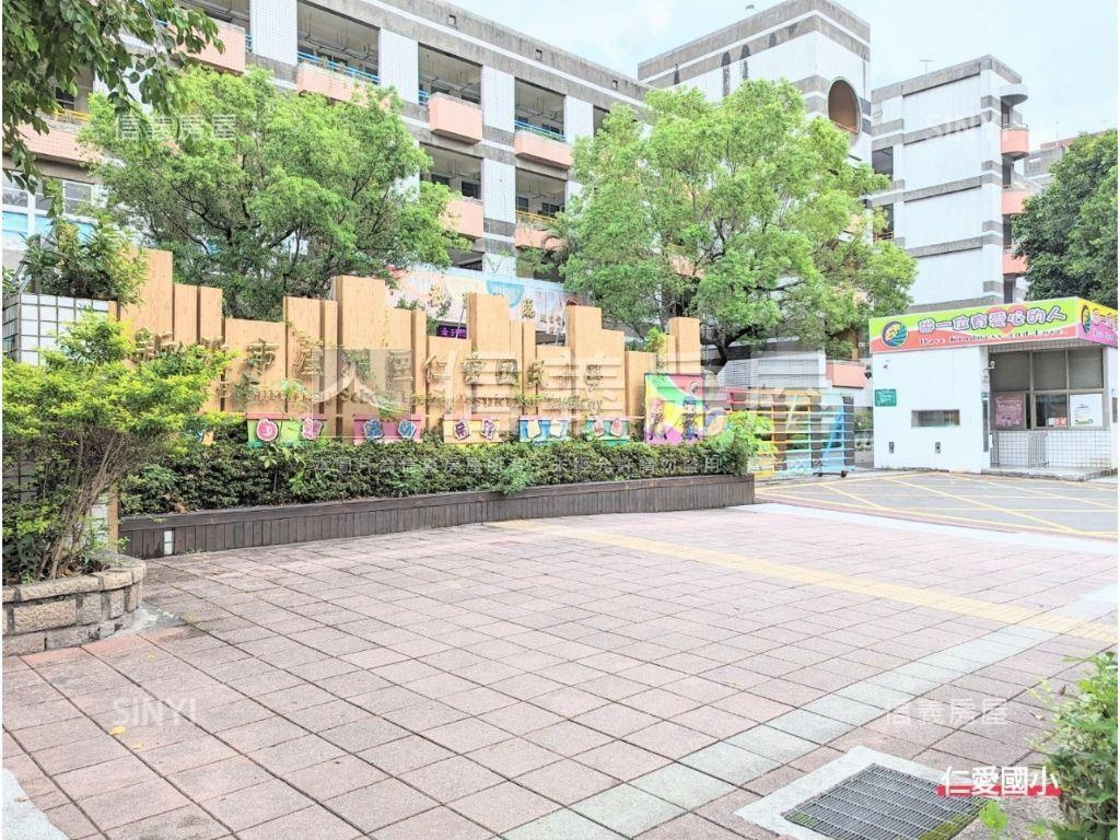 富貴稀有獨立坡道機械車位房屋室內格局與周邊環境